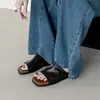 Chinelos de Salto Alto Estilo Europeu Feminino para Uso Externo Verão 2025 Novos Sandálias de Salto Bloco Moda de Luxo Couro Genuíno
