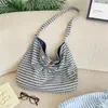 68292 Bolsa tote de lona listrada estilo coreano, feminina, com fivela em formato de chifre, grande capacidade, bolsa de ombro, adequada para estudantes, escola e deslocamento
