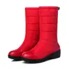 Botas de invierno cálidas, forradas de felpa, estilo nuevo de suela plana, tela de plumón engrosada, hasta la pantorrilla, botas de nieve, botas para mujer de talla grande, en stock