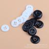 Botones de Resina Blanco y Negro de Cuatro Agujeros Botones Inversos Botones para Traje y Pantalones Accesorios de Ropa en Stock Botones de Cuatro Agujeros