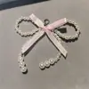 Zapatos de ballet del mismo estilo de Jennie con cadena de lazo de perla en forma de corazón plateado hebilla de zapato con letra DIY cierre de flor