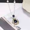 Collar de Perlas de Camelia que Gotea Aceite Nueva Moda para Mujer Exquisita Cadena Larga para Suéter Colgante Versátil de Ropa de Alta Gama
