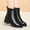 Botines de cuero suave con tacón grueso para mujer, invierno 2026, forrados de felpa, cálidos, antideslizantes, versátiles, modernos, botas estilo Martin, tacón medio, cómodos botines de cuero