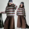 Conjunto de suéter a rayas para niña, colección primavera/otoño, nuevo estilo 2026, atuendo de otoño estilo coreano, pantalones de pierna ancha, conjunto de dos piezas, moderno y a la moda