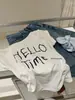 Wgwe2026 Camiseta de Verano Estilo Coreano con Estampado de Letras, Corte Ajustado, Hombro Asimétrico, Diseño Retorcido, Manga Corta para Mujer W9135