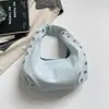 Bolso de hombro para debajo del brazo de diseño nicho estilo coreano, tachonado retro, nuevo modelo 2026, bolso de mano para mujer para el uso diario
