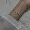 Pulsera de Amor Dulce Temperamento Femenino Diseño de Doble Capa Pulsera Dongdaemun BFF Estudiante Perla Redonda Hueca Pulsera con Forma de Corazón