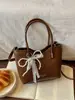 2026 nuevo bolso tejido de nicho de alta gama, bolso tipo cubo, bolso tipo dumpling, bolso simple y elegante de alta gama para llevar debajo del brazo para mujer