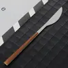 Acero inoxidable con veta de madera imitación, juego portátil de tres piezas para estudiantes: palillos de madera para alitas de pollo, tenedor y cuchara portugueses, caja de vajilla para exteriores