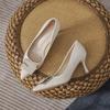 9877-1 Sapatos de Salto Alto para Mulheres 2024 Novo Estilo Francês Confortáveis Bico Fino Sapatos Profissionais para Trabalho Elegantes Pretos Sapatos de Salto Único