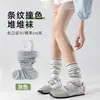 Calcetines holgados a rayas de bloques de color de moda para mujer, estilo fino de primavera y otoño, sin costuras, antibacterianos, transpirables, resistentes al olor, calcetines de media pantorrilla, modernos y adelgazantes