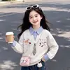 Sudadera Elegante Dulce de Dos Piezas Falsas con Cuello Polo para Niñas de Edad Media y Grandes, Conjunto de Dos Piezas de Jeans con Dibujo Dulce de Conejito