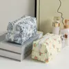 Nova Bolsa de Maquiagem Acolchoada Floral Feminina Necessaire de Viagem Portátil Bolsa de Armazenamento para Cosméticos Batom Carteira