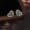 Pendientes Vintage de Estilo Mid-Century Ligeros con Corazón Completo de Circonita Pendientes de Lazo con Recorte de Lazo Pendientes de Lujo Accesible para Mujeres