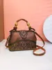 Bolsa Tote Estilo Europeu e Americano Couro Esculpido Estampado Bolsa de Ombro Feminina Texturizada Casual Estilo Nacional para o Trabalho Bolsa de Grande Capacidade para Mulheres