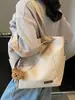 A Bolsa Sacola Casual e Simples Popular Deste Ano para Sala de Aula de Estudantes é uma Bolsa de Ombro Leve da Moda de Grande Capacidade Estilo Executivo para Mulheres