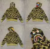 Sudadera con cremallera y camuflaje de tiburón Bape de moda para hombre y mujer, estilo pareja, cárdigan chaqueta con capucha holgado de forro polar puro de moda para hombre