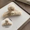 Pinza Grande de Felpa para Cabello Otoño e Invierno para Mujer 2025 Nueva Horquilla Pinza para la Parte Posterior de la Cabeza Adorno para el Cabello Pinza de Tiburón de Gama Alta