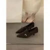 Zapatos de tacón de aguja estilo nicho, estilo francés, de cuero gris afelpado para mujer, zapatos cálidos de algodón Otoño e Invierno 2025, punta fina, zapatos para ir al trabajo