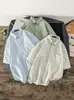 Camisa Masculina de Cor Sólida Manga Curta Estilo Japonês Simples Verão Decoração de Bolso Versátil Casual Solta Fina Camisa com Lapela