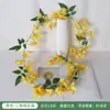 Colgante de pared artificial de vid de flor de ciruelo triangular para interior, guirnalda de plantas verdes para techo, decoración de arco de boda, vid de flores, flores artificiales