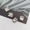Versión coreana de accesorios de aleación de diamante cuadrado de alto sentido joyería de sirena colorida accesorios para el cabello dulces y geniales zapatos con agujeros material de flor