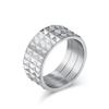 Anillo de acero inoxidable con cuadros de diamantes exagerados de estilo europeo y americano transfronterizo, joyería de acero de titanio con personalidad de nicho para hombres y mujeres sin género