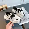 Zapatillas Blancas para Niños 2026 Otoño Nuevas Malla Doble Versátiles Transpirables Zapatos Deportivos para Niños, Suela Suave Ligeros Zapatos para Correr