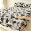 Funda de colchón de felpa de pelo de conejo engrosada, juego de tres piezas, funda de colchón individual cálida, funda protectora Simmons anti-suciedad y a prueba de polvo, funda de colchón de fibra de palma