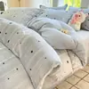 Juego de Ropa de Cama Gruesa de Felpa de Leche de Invierno 2026 Nuevo Juego de Tres Piezas con Funda de Edredón y Sábana de Felpa de Coral de Doble Cara