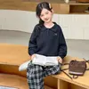Conjunto de Ropa de Otoño para Niñas 2026 Nuevo Estilo Niña Grande Suéter Cuello Polo Pantalones de Pierna Ancha a Cuadros Conjunto Elegante de Dos Piezas Primavera y Otoño