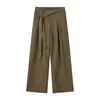 Marca trendy, calça casual fluida para homens, com um detalhe estiloso na cintura, corte solto, design de perna larga e uma estética limpa e minimalista