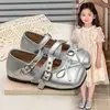 Zapatos de Cuero de Moda para Niñas Estilo Británico Retro 2026 Primavera/Otoño Nuevos Zapatos Individuales de Moda para Niños con Moño y Calados