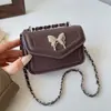Bolso pequeño cuadrado de moda otoñal, bolso cruzado moderno y elegante, nuevo bolso de hombro versátil 2026, bolso de moda
