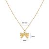 Collar con colgante de lazo de acero y titanio de estilo francés para mujer, cadena de clavícula de alta gama, combinable con todo, chapado en oro de 18 quilates.