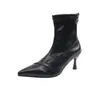 Botas femininas de tornozelo de salto alto com bico fino estilo francês, novo modelo outono e inverno 2026, com saltos finos e zíper traseiro, botas curtas de ajuste justo