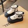 Botas de neve para meninas, novo estilo de inverno 2026, quentes e espessas para meninas e meninos pequenos, sapatos de algodão impermeáveis