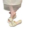 Sandalias de cuña de verano nuevas para mujer 2026 con lazo, estilo de hada, adecuadas para combinar con vestidos, chanclas de punta abierta