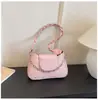 Bolso moderno de un solo hombro de color liso, diseño elegante y versátil, nuevo bolso cuadrado pequeño de alta gama para el día a día estilo francés, bolso de axila para mujer