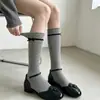 Calcetines de algodón de rayas verticales para mujer para primavera y verano, calcetines estilo coreano con borde de volantes y lazo, calcetines Lolita color blanco lechoso dulce