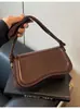 Bolsa de Axila de Nicho Feminina Outono e Inverno 2024 Nova Tendência Moda Pequena Quadrada Textura de Alto Padrão Estilo Estrangeiro Versátil Bolsa Transversal