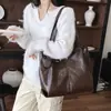 2026 Nova Bolsa Tote de Couro Macio com Cera de Óleo Feminina de Grande Capacidade Bolsa de Ombro Versátil para o Dia a Dia Estilo ins