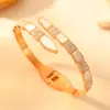 Pulsera de Acero Inoxidable Completa de Diamantes Diseño de Alto Nivel Transfronteriza Lujo Ligero Moda Más Vendida Pulsera con Colgantes que No se Caen para Mujer