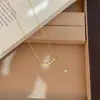 Tiqi Foto Real Colar de Moedas em Prata de Lei S925 com Fileira de Diamantes para Mulheres, Luxo Leve Nicho Moeda Zircônia Corrente de Clavícula com Pingente em Forma de Arco