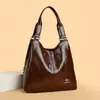 Bolso de Hombro de Cuero Suave de Alta Gama para Mujer 2025 Nueva Moda Retro para Viajar Gran Capacidad Cruzado Bolso para Madre