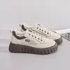 Otoño 2024, zapatos blancos pequeños, nuevos zapatos deportivos coreanos para correr, estudiantes femeninas, zapatos casuales de suela gruesa aumentados XQ229