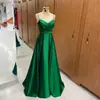 Vestido de noche transfronterizo 2026 modelo nuevo, strapless verde oscuro escote en V, simple de satén para fiesta pasarela moda vestido europeo y americano