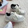 Zapatillas de entrenamiento alemanas populares de suela gruesa para mujer, nueva colección primavera/otoño 2026, estilo universitario, retro, nicho, zapatillas blancas, mocasines que aumentan la altura