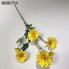 Simulação de novo produto Tecido de seda margarida material multicolorido Montanha pequena crisântemo segurando flor planta paisagem com flores pequenas