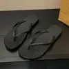 Chinelos para Uso Externo de Verão Feminino Novos Sola Macio Antiderrapante Cor Pura Casais Splint Arrastão ao Ar Livre Sapatos de Praia